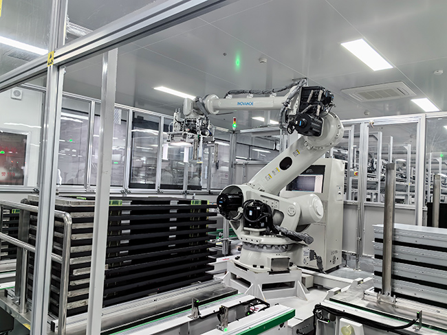 雄安新區(qū)首條信創(chuàng)產(chǎn)品數(shù)字化產(chǎn)線自動化裝配作業(yè)。雄安百信信息科技有限公司供圖