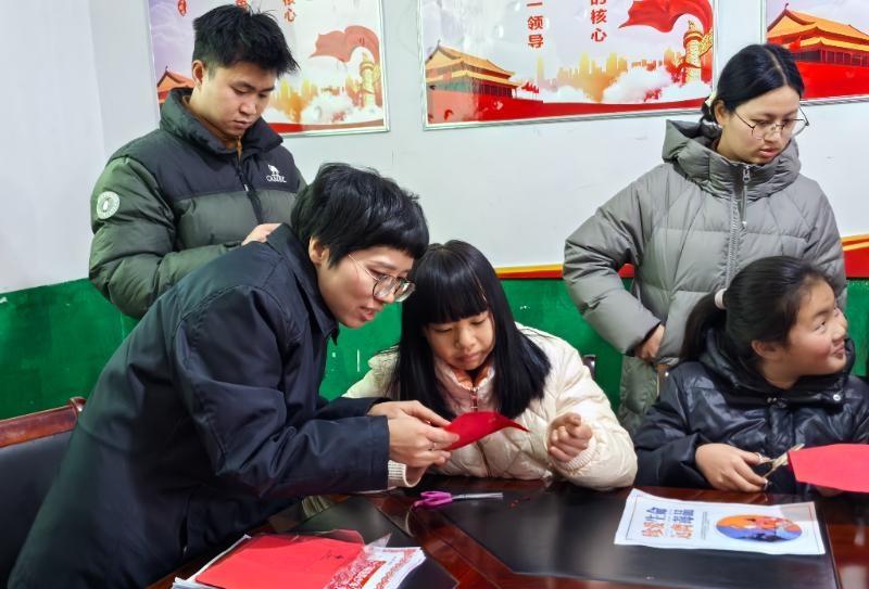 貴州盤州：當非遺邂逅法治，新春主題黨日活動“走新”更“走心”