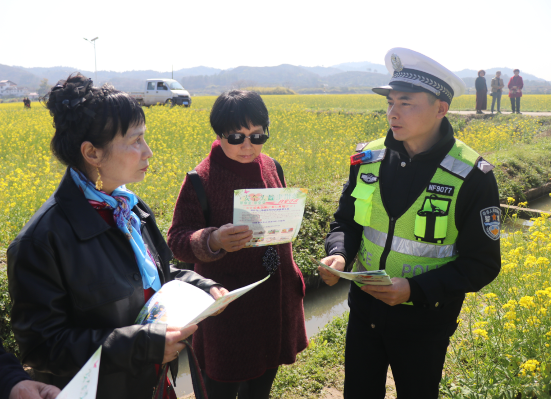 江西南豐：“踏春”警務(wù)守護(hù)游客安全