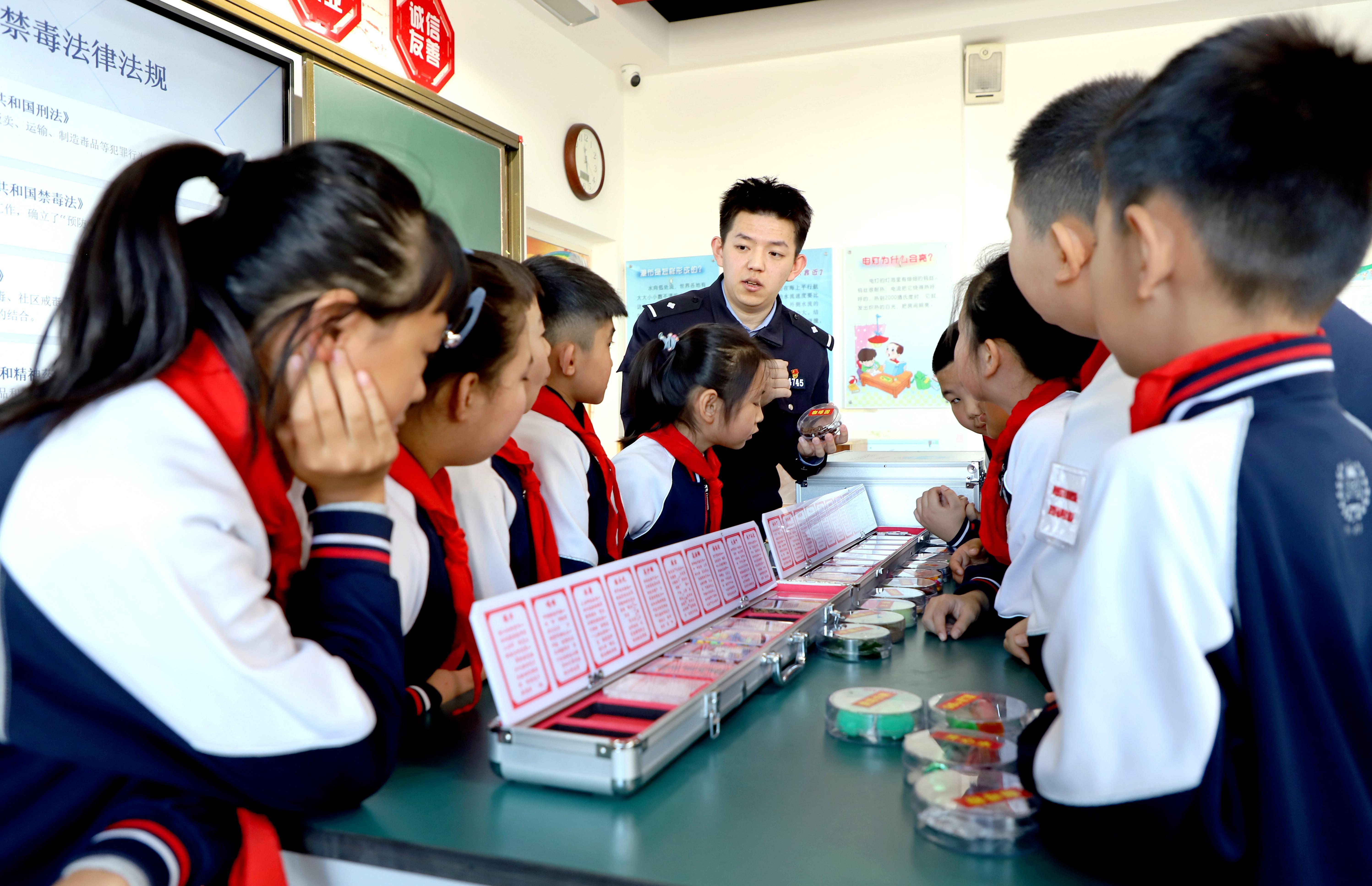 內(nèi)蒙古呼和浩特市賽罕公安開展“開學(xué)第一課”