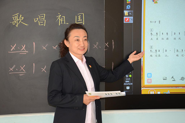 秦穎：用音符點(diǎn)亮鄉(xiāng)村學(xué)校里的快樂童年